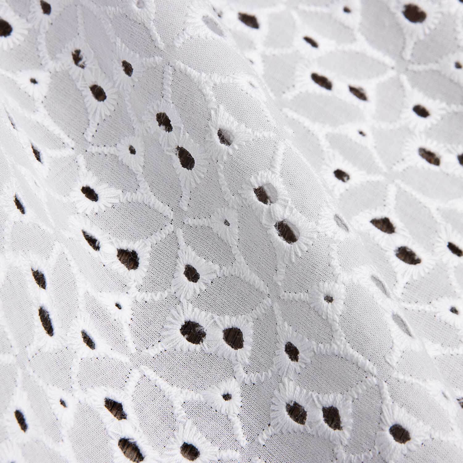 Bordado Suizo Flor Bosque Blanco Natural - Ribes y Casals