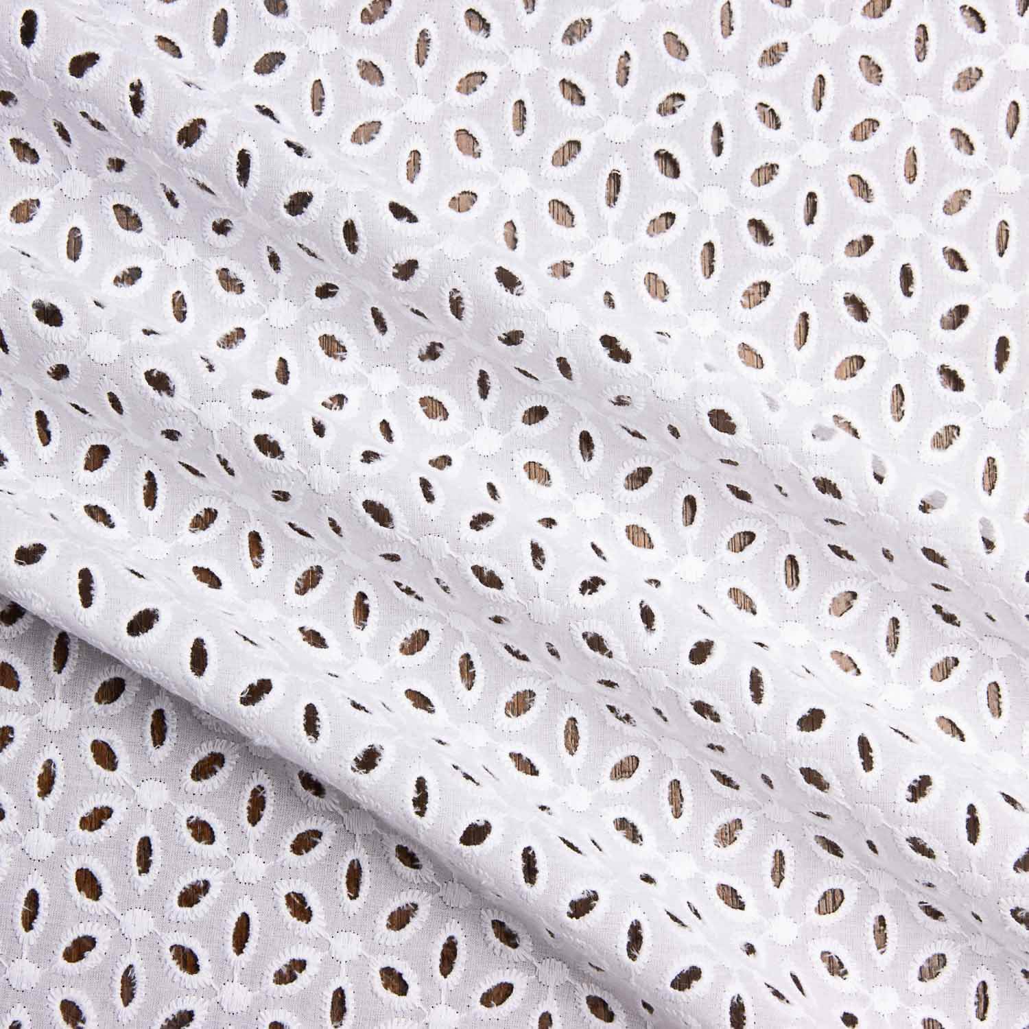 Bordado Suizo Flor Pétalo Blanco Natural - Ribes y Casals