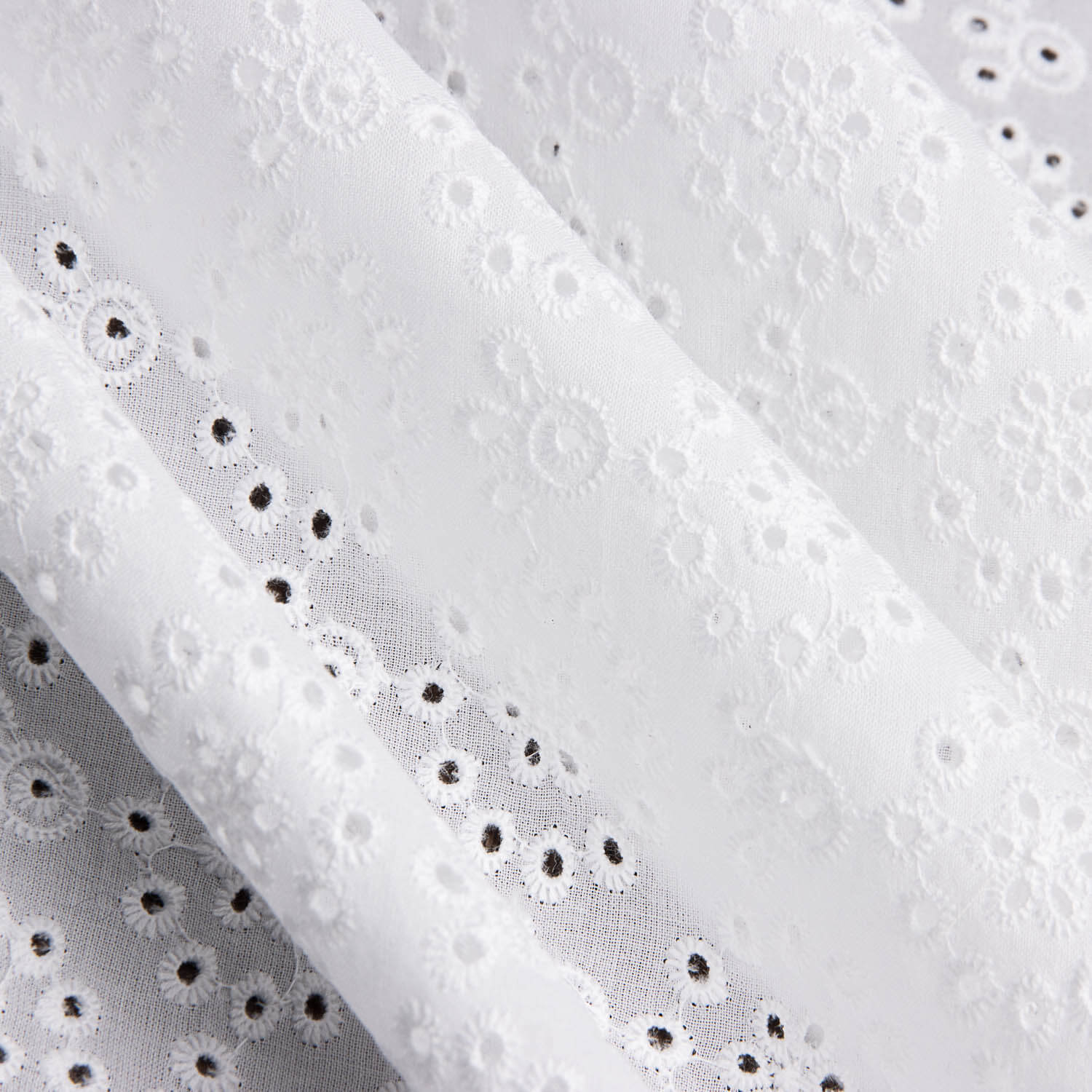 Bordado Suizo Flor Mandala Blanco Natural - Ribes y Casals