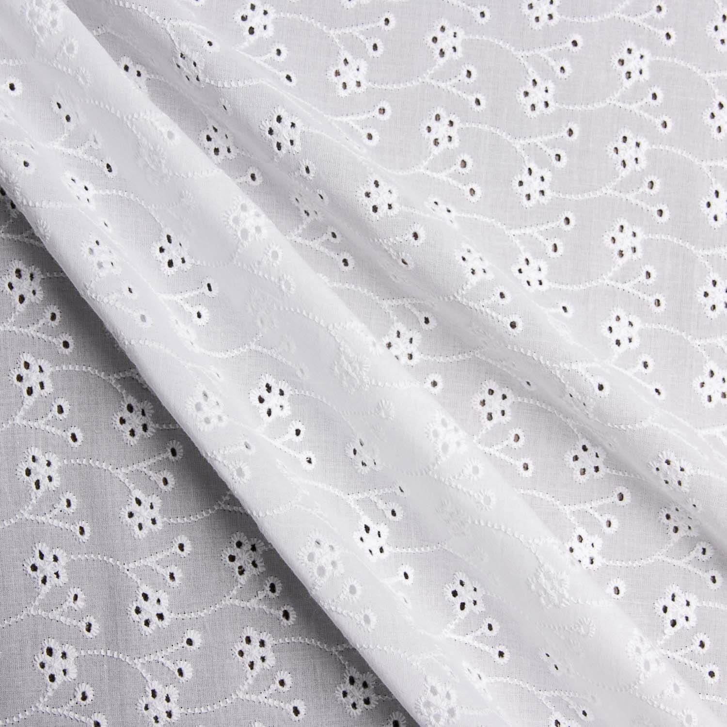 Bordado Suizo Flor Trébol Blanco Natural - Ribes y Casals