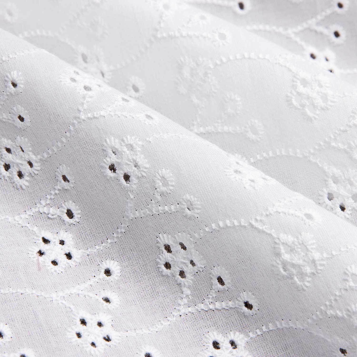 Bordado Suizo Flor Trébol Blanco Natural - Ribes y Casals