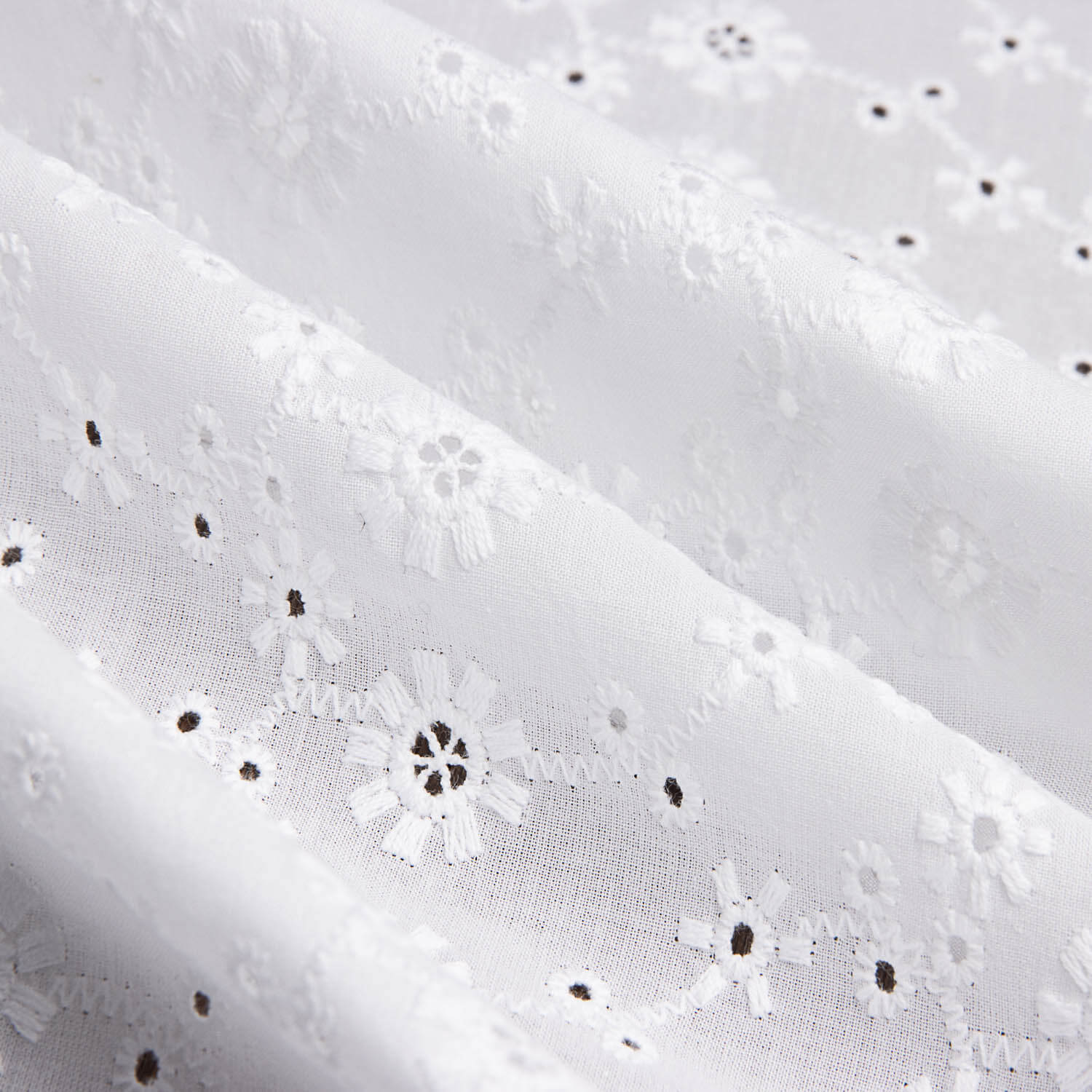 Bordado Suizo Flor Campo Blanco Natural - Ribes y Casals