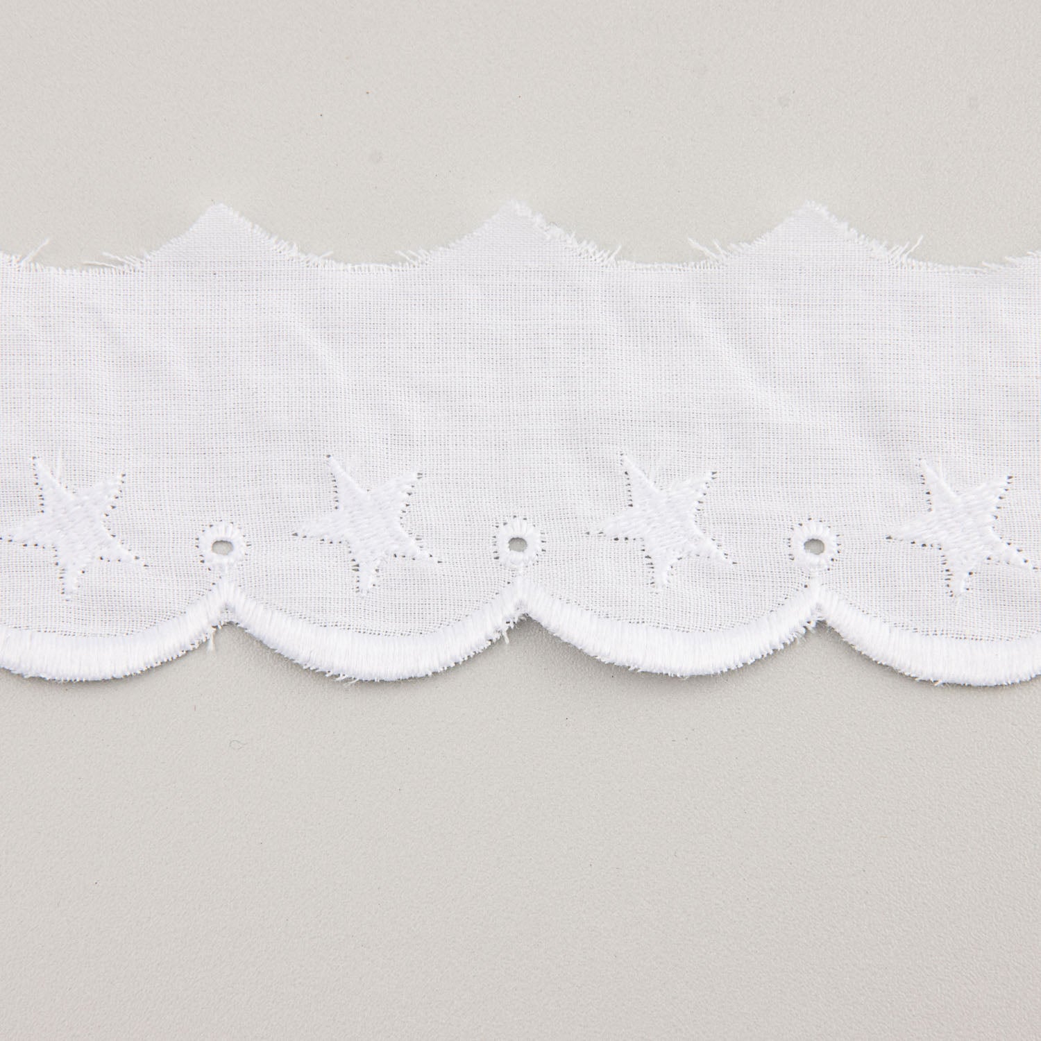 Tira Batista Bordada Blanca Modelo 25018 – 40 mm - Ribes y Casals