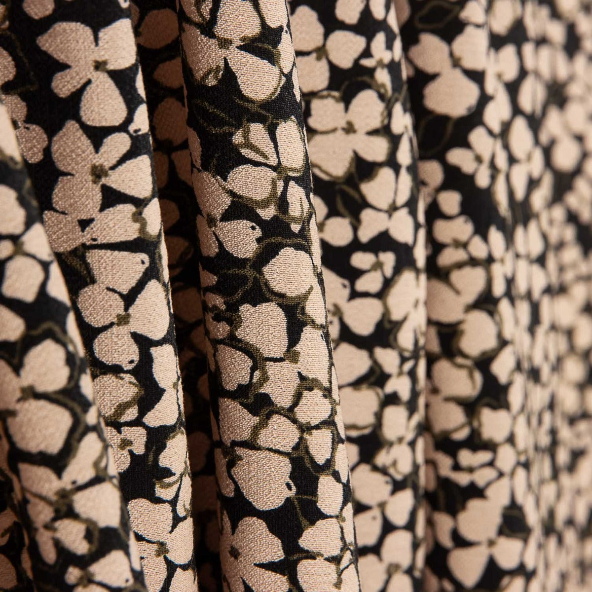 Crepe Viscosa Floral Retro Beige - Ribes y Casals