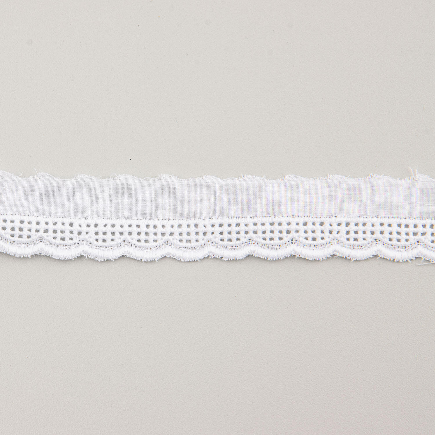 Tira Batista Bordada Blanca Modelo 27515 – 15 mm - Ribes y Casals