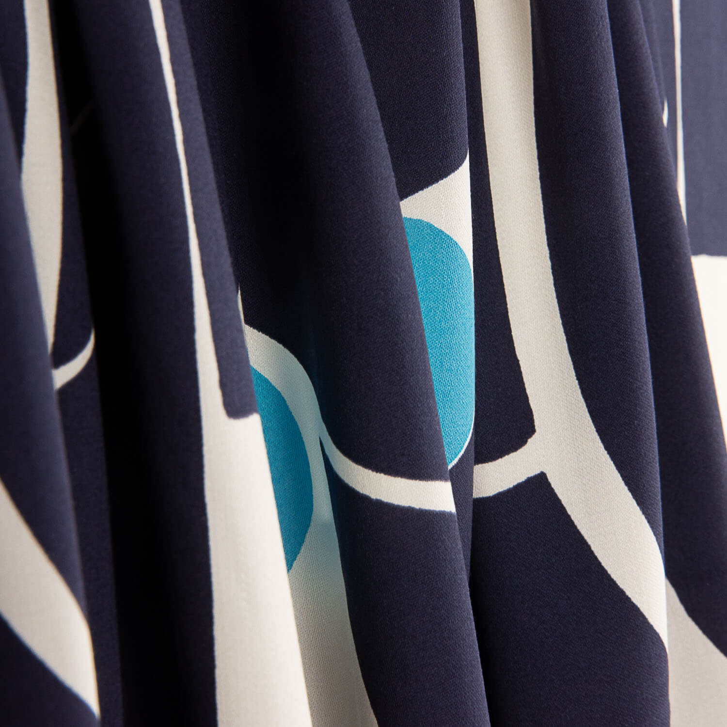 Satén Viscosa Jardín Gráfico Azul - Ribes y Casals