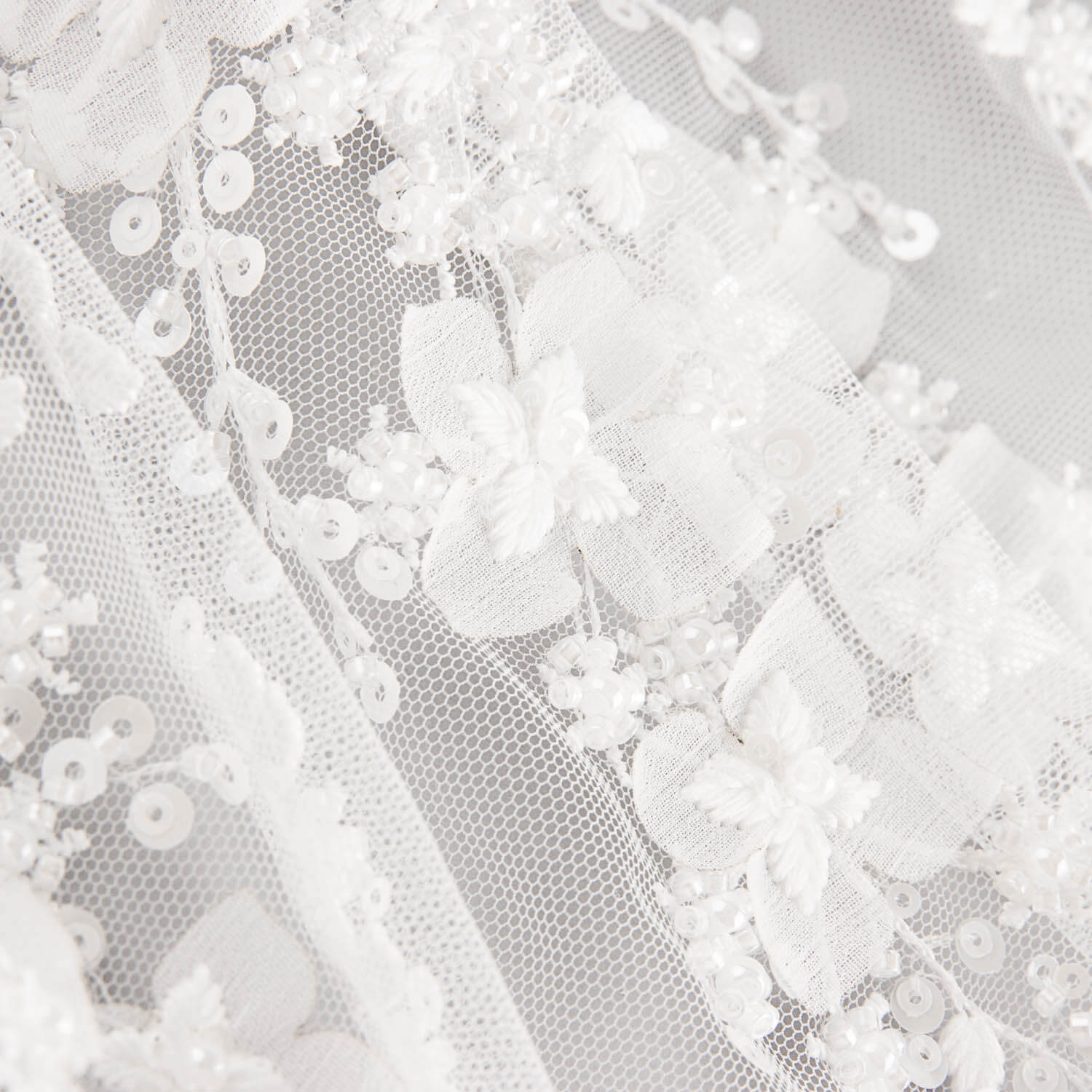 Pedrería Novia Tul Blanco Flores 3D Elegance - Ribes y Casals