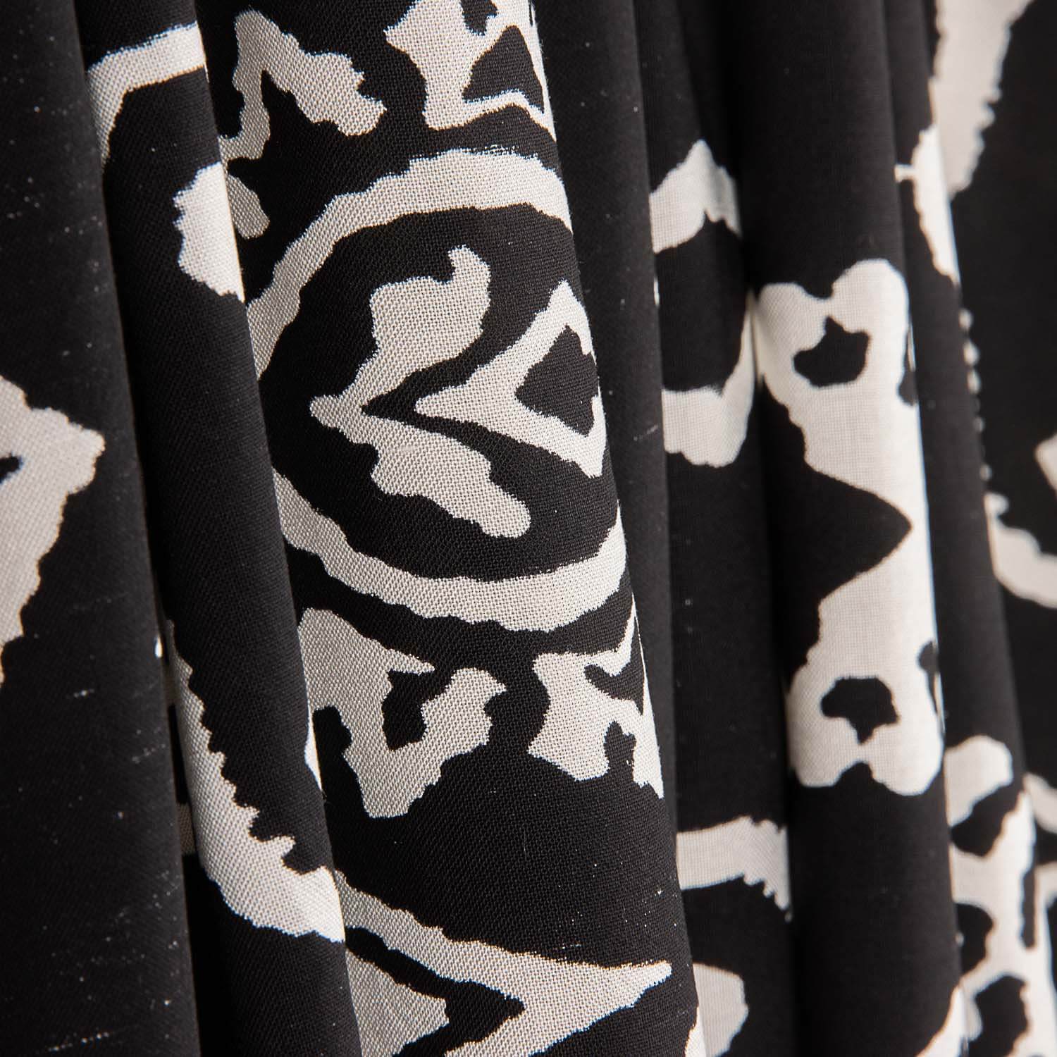 Viscosa Estampado Étnico con Cenefa Negro - Ribes y Casals