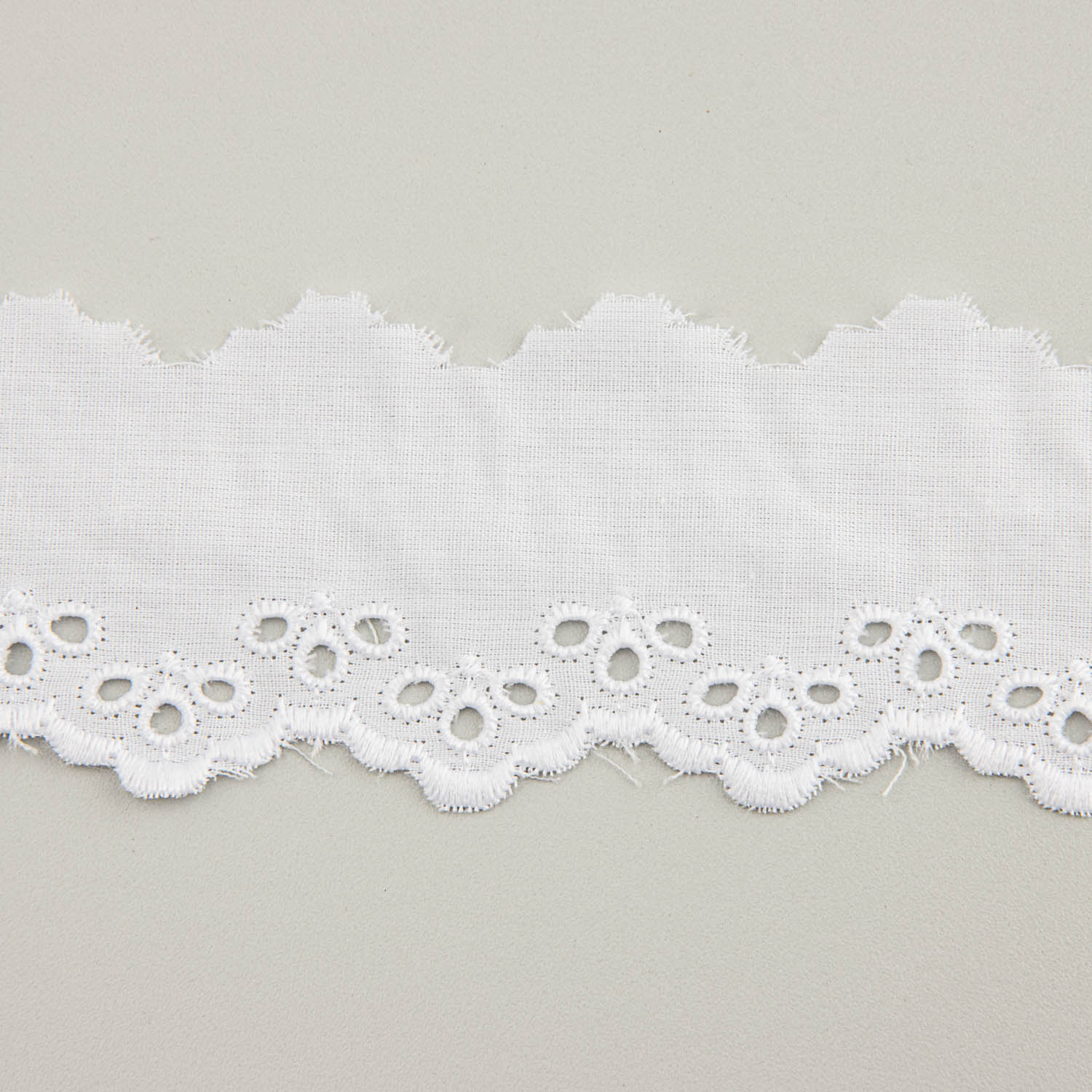 Tira Batista Bordada Blanca Modelo 60021 – 40 mm - Ribes y Casals