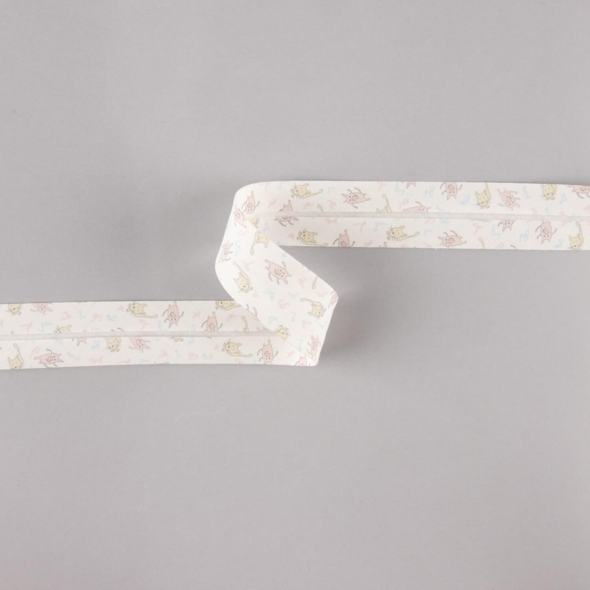 Cinta Bies Cerditos y Gatos Rosa-Crema 18 mm - Ribes y Casals
