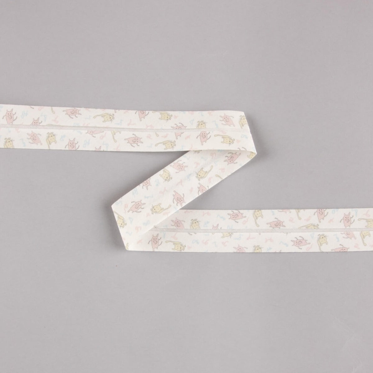 Cinta Bies Cerditos y Gatos Rosa-Crema 18 mm - Ribes y Casals