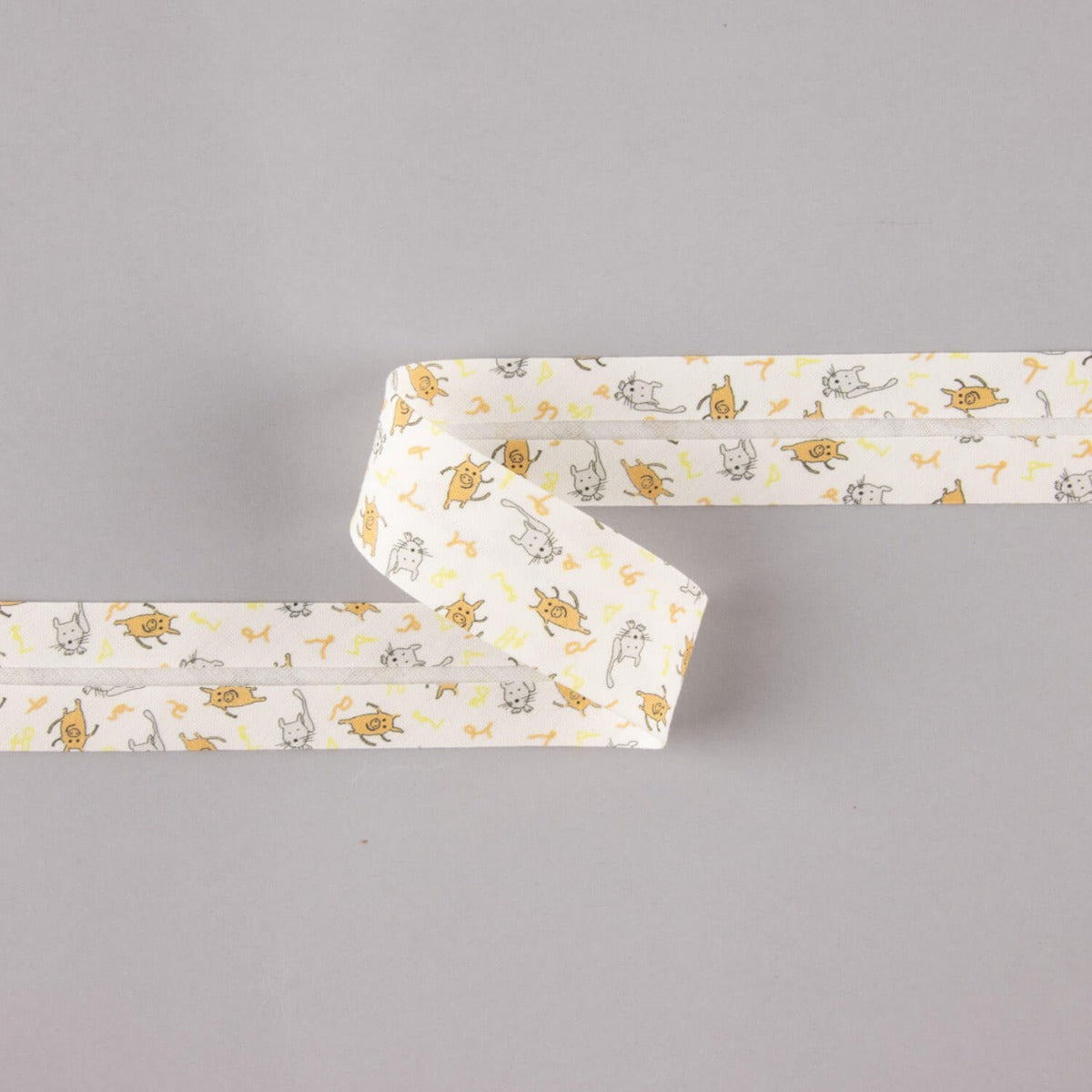 Cinta Bies Cerditos y Gatos Naranja-Gris 18 mm - Ribes y Casals