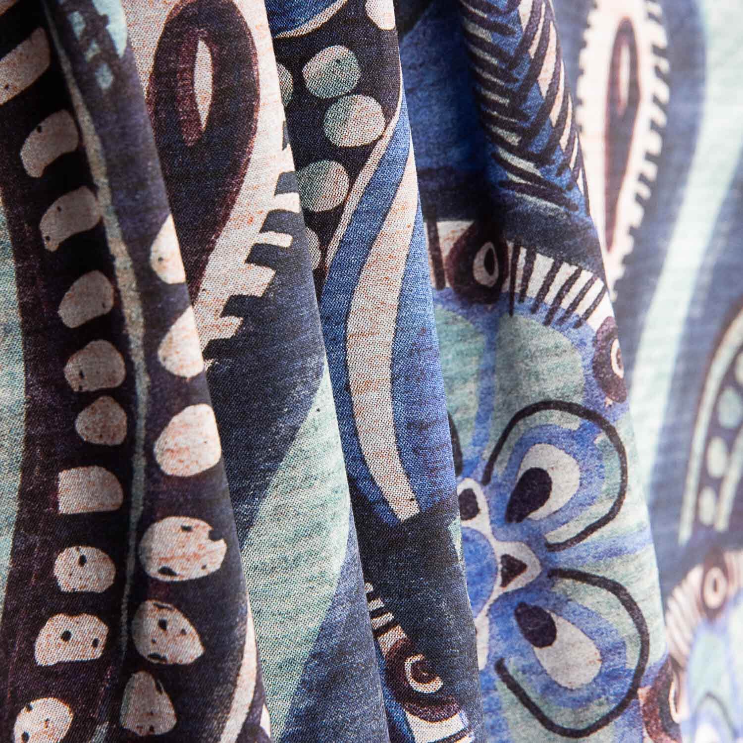 Satén Viscosa Cachemir Artístico Azul - Ribes y Casals