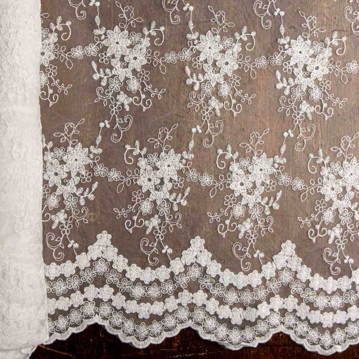 Retal Tul Bordado Lisboa 160x130 cms - Ribes y Casals