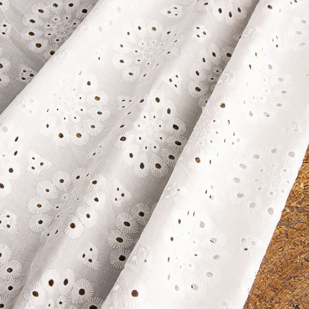 Bordado Suizo Medalla - Ribes y Casals