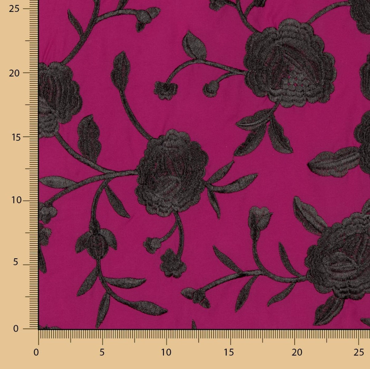 Mantón Bordado Negro Tencel Fresa - Ribes y Casals