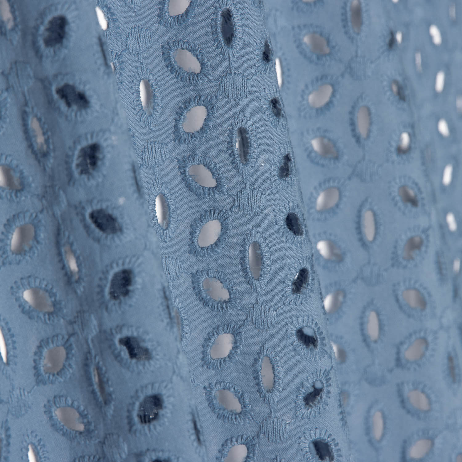 Bordado Suizo Pétalos Azul Denim Oscuro - Ribes y Casals