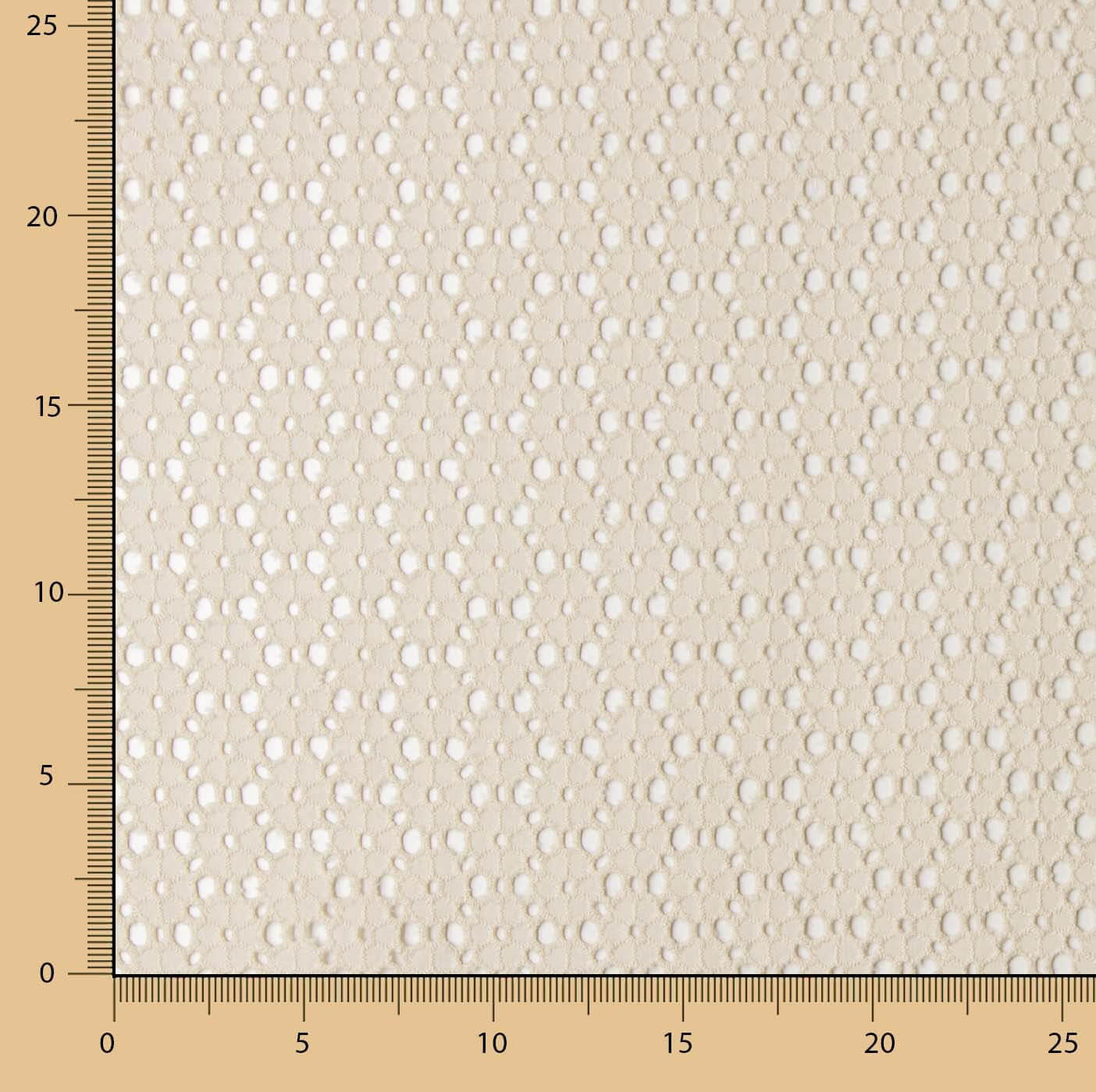 Bordado Suizo Margarita Arena - Ribes y Casals