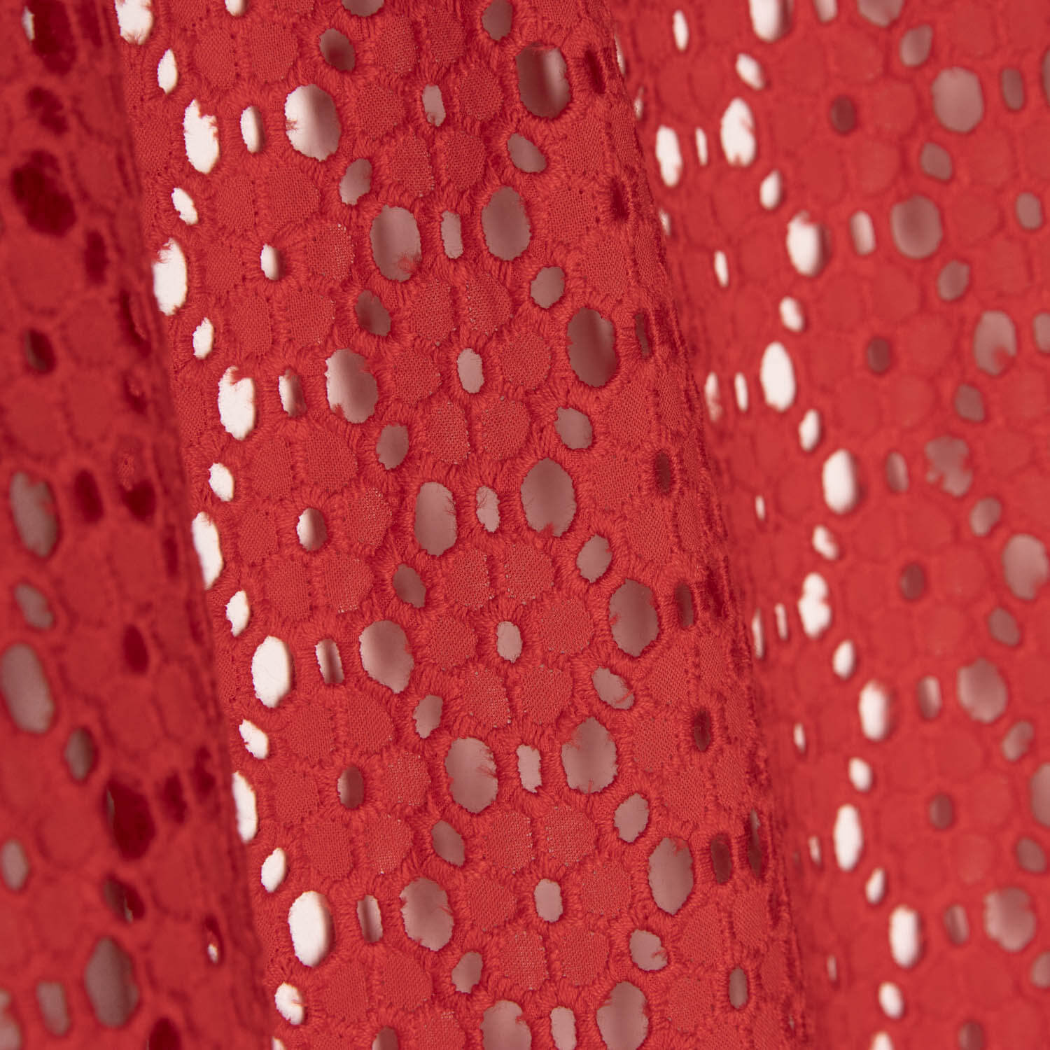 Bordado Suizo Margarita Rojo - Ribes y Casals