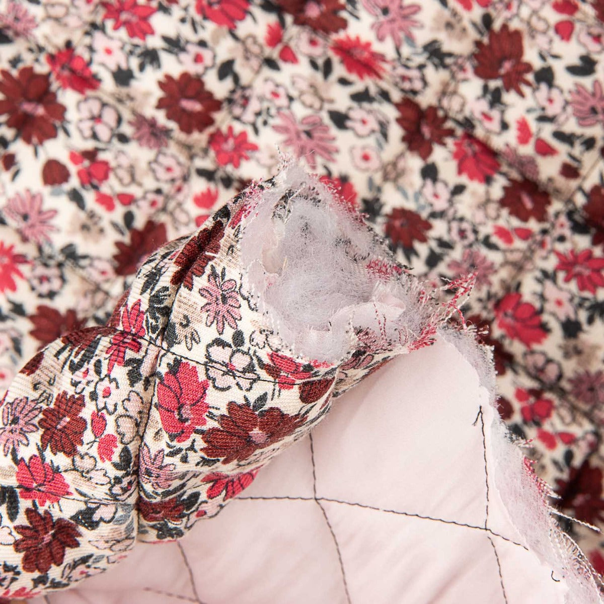 Viyela Acolchada Flores Carmesí - Ribes y Casals