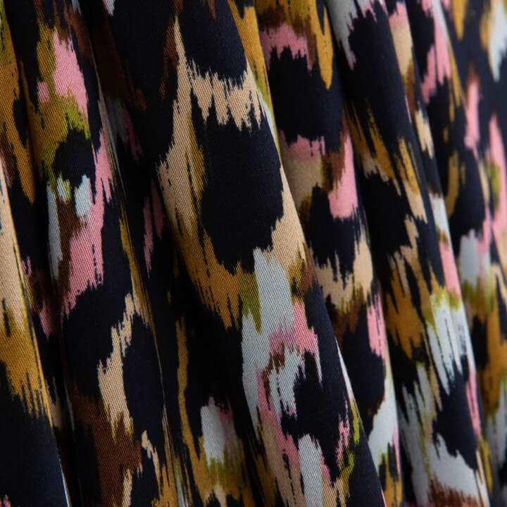 Viscosa Satén Estampada Animal Print Rosa - Ribes y Casals