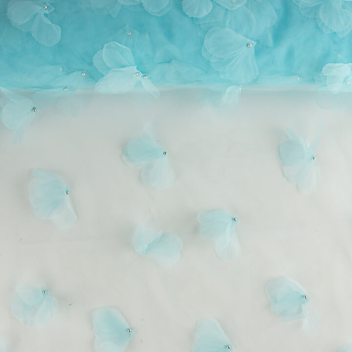 Tul Azul Turquesa con Flores 3D y Perlas - Ribes y Casals