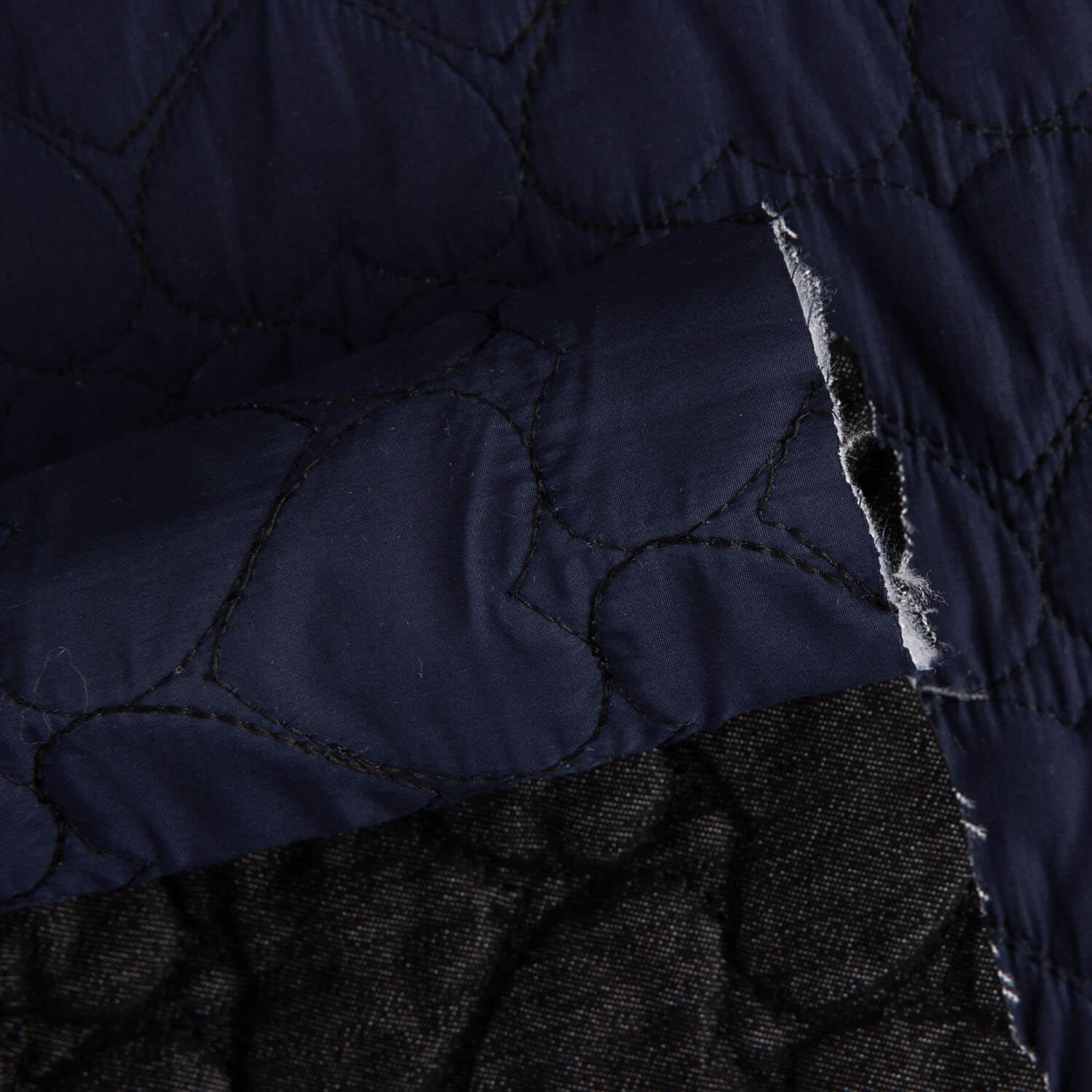 Acolchada Doble Cara Corazones Tejano Negro y Marino - Ribes y Casals