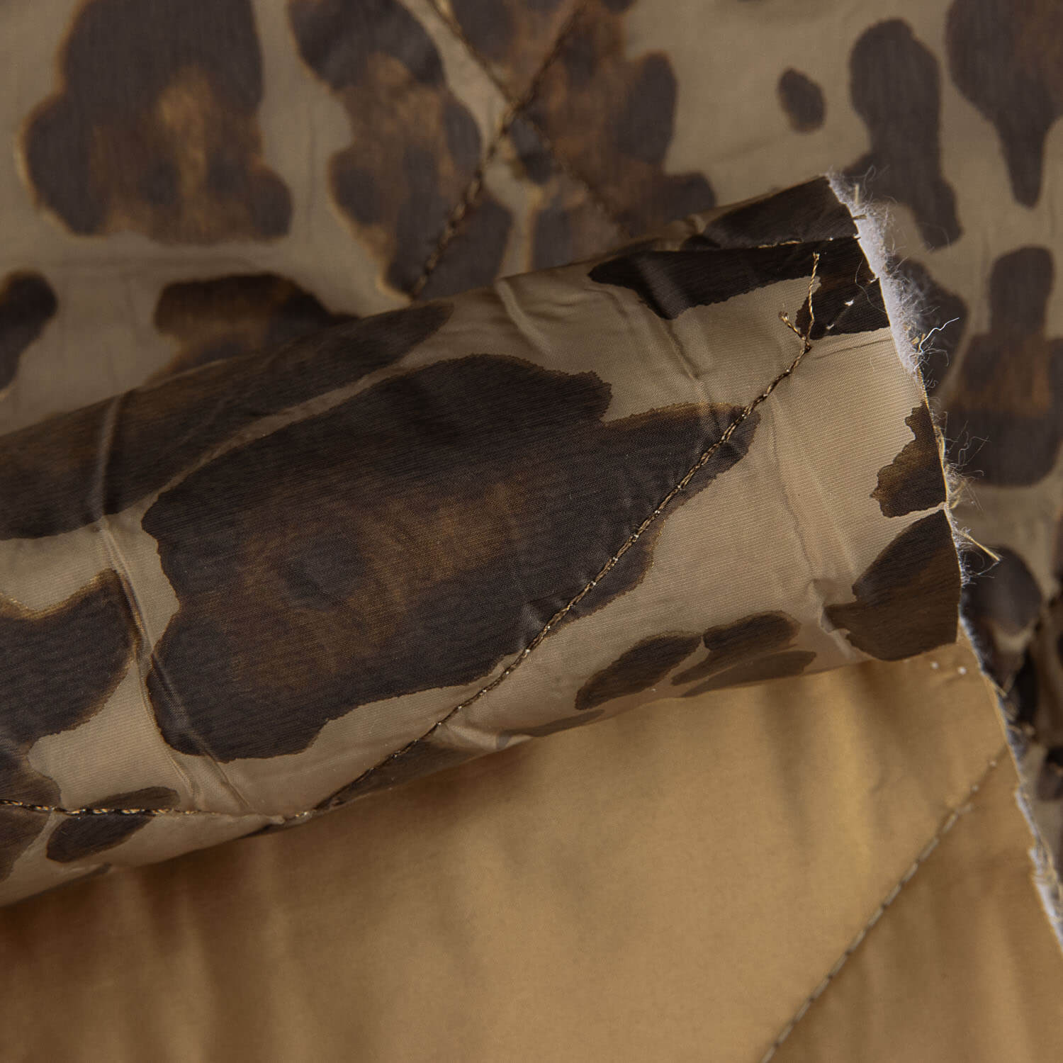 Acolchada Ligera Doble Cara Animal Print y Ocre - Ribes y Casals