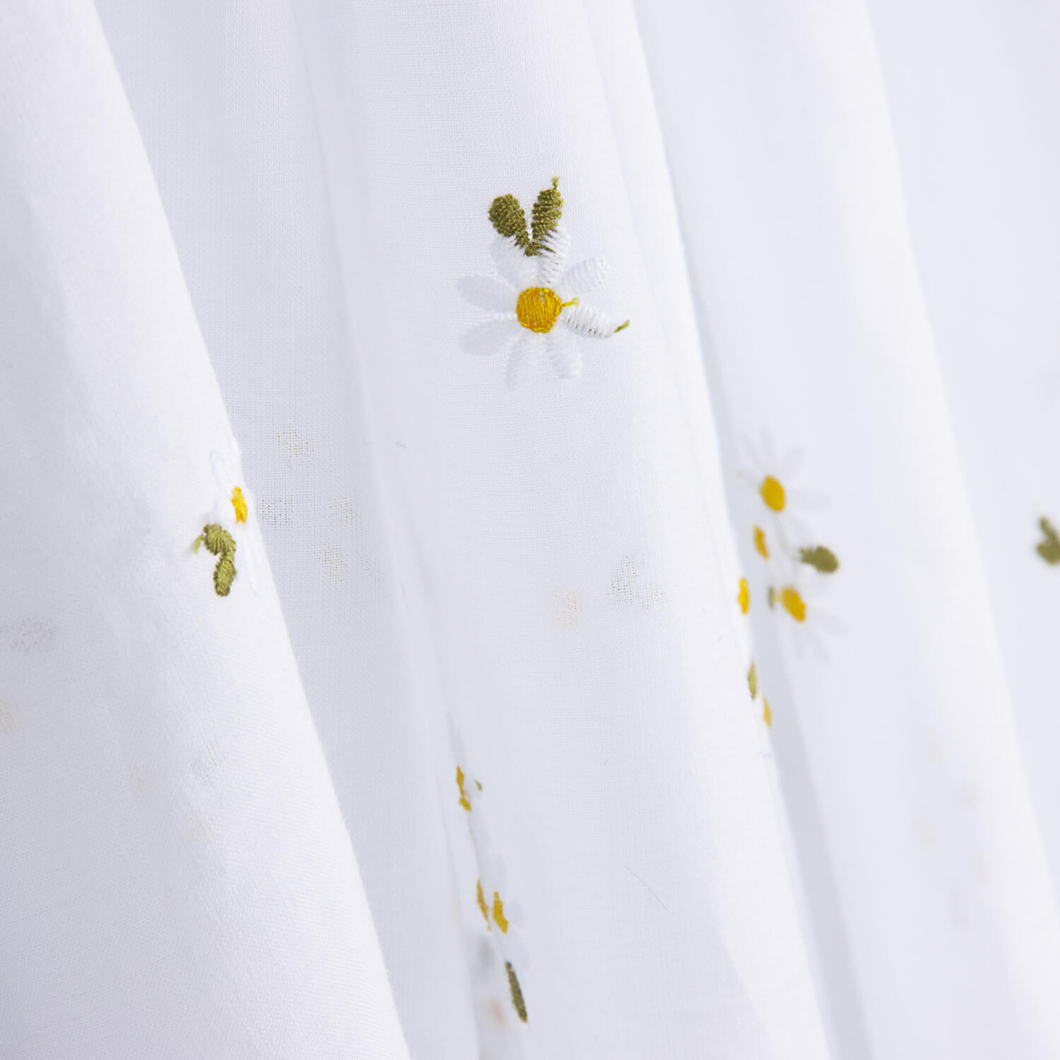 Batista Algodón Bordada Margaritas Blanca - Ribes y Casals