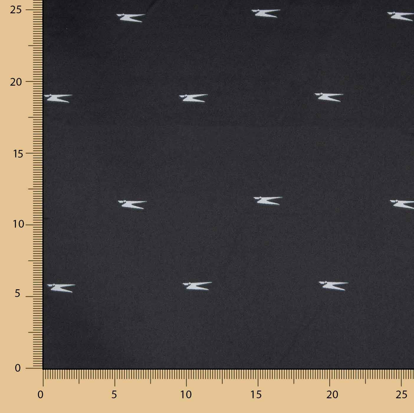 Raso Viscosa Estampado Minimal Negro - Ribes y Casals
