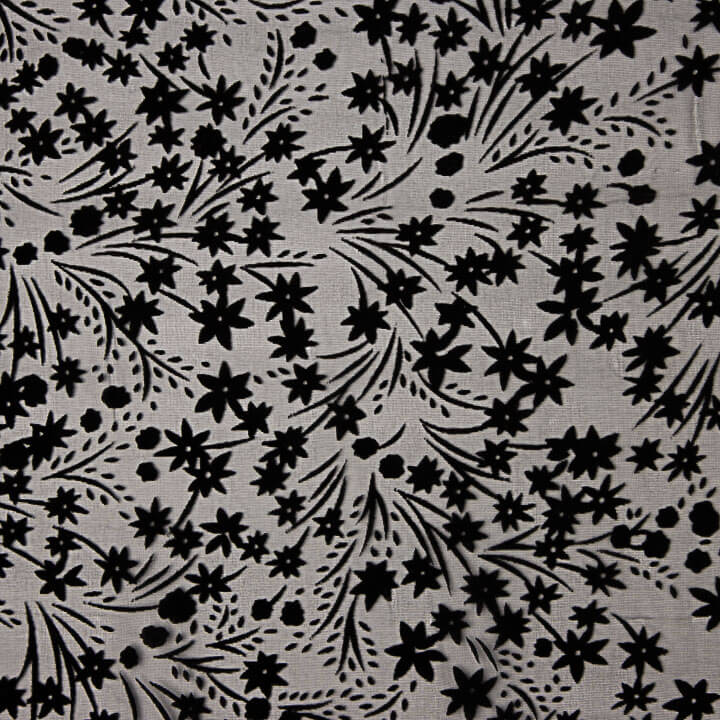 Devoré Floral Negro sobre Gasa - Ribes y Casals