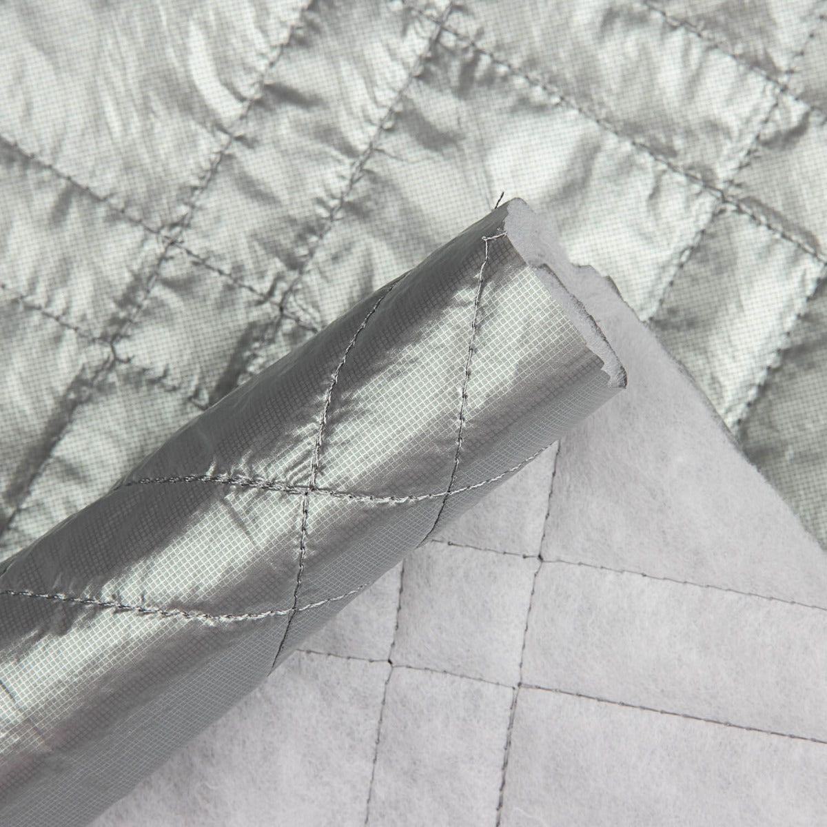 Acolchado Water Repellent Plata - Ribes y Casals