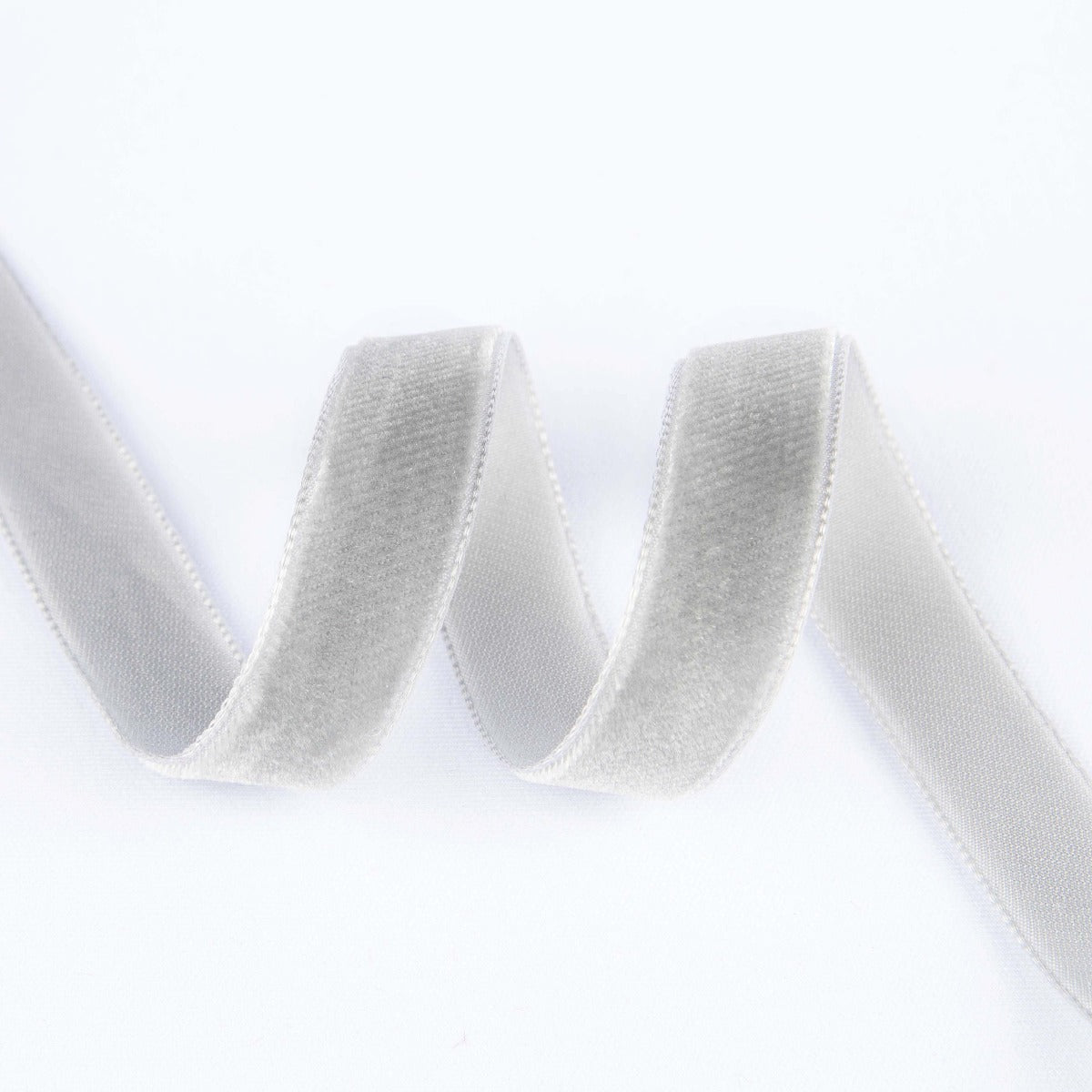 Cinta Terciopelo Gris Perla 16mm - Ribes y Casals