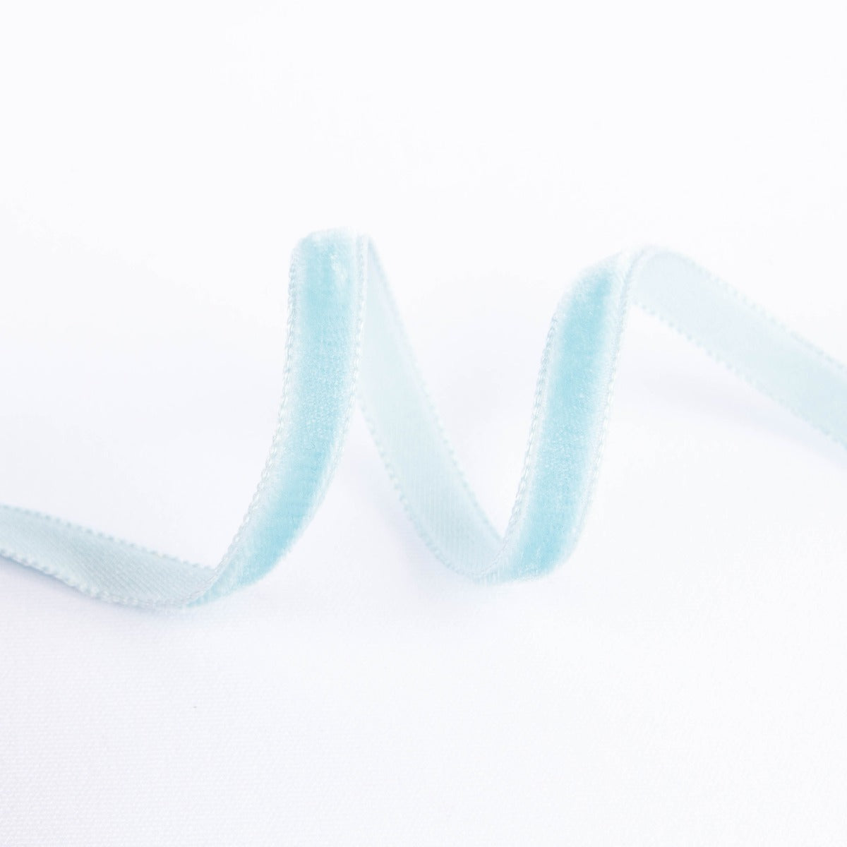 Cinta Terciopelo Azul Hielo 7mm - Ribes y Casals