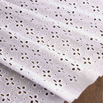 Retal Bordado Suizo Flor Blanca 200x145 cms - Ribes y Casals