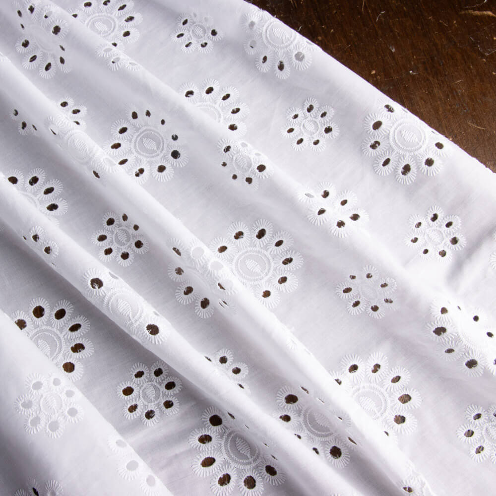 Bordado Suizo Carmen Blanco - Ribes y Casals