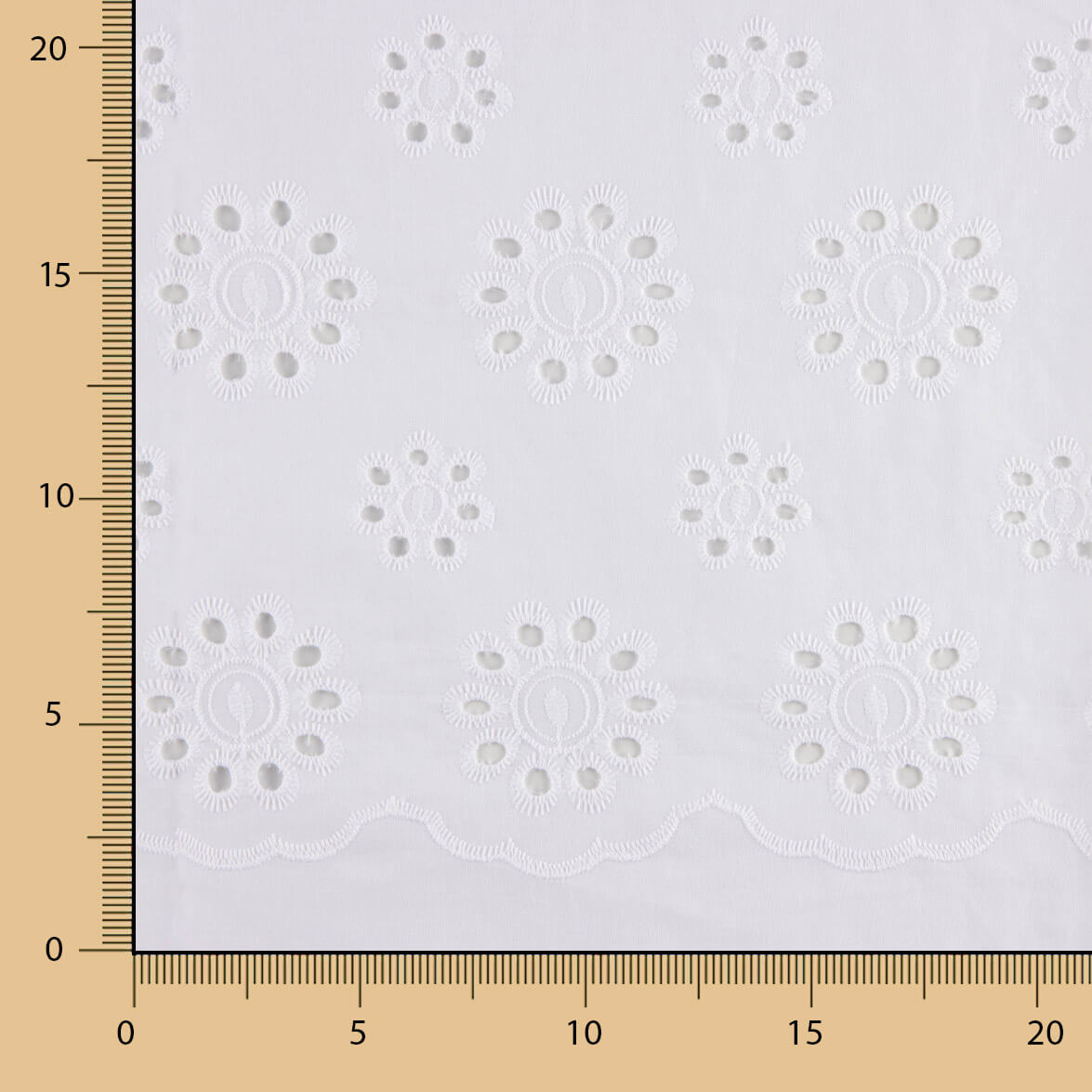 Bordado Suizo Carmen Blanco - Ribes y Casals