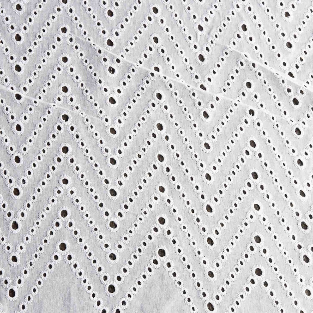 Bordado Suizo Chevron Blanco - Ribes y Casals