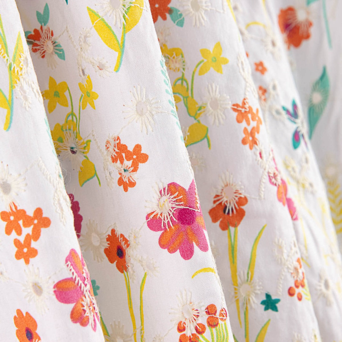 Bordado Suizo Estampado Floral - Ribes y Casals