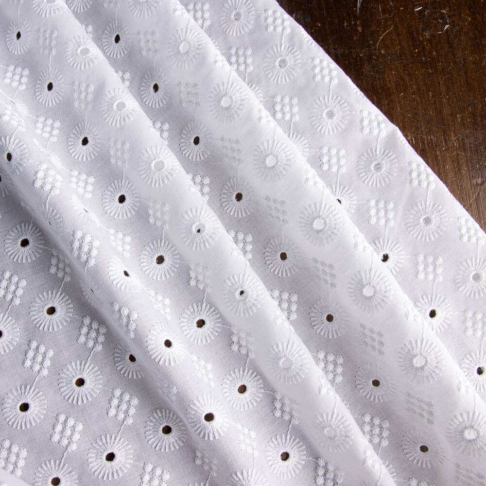 Bordado Suizo Isabel Blanco - Ribes y Casals