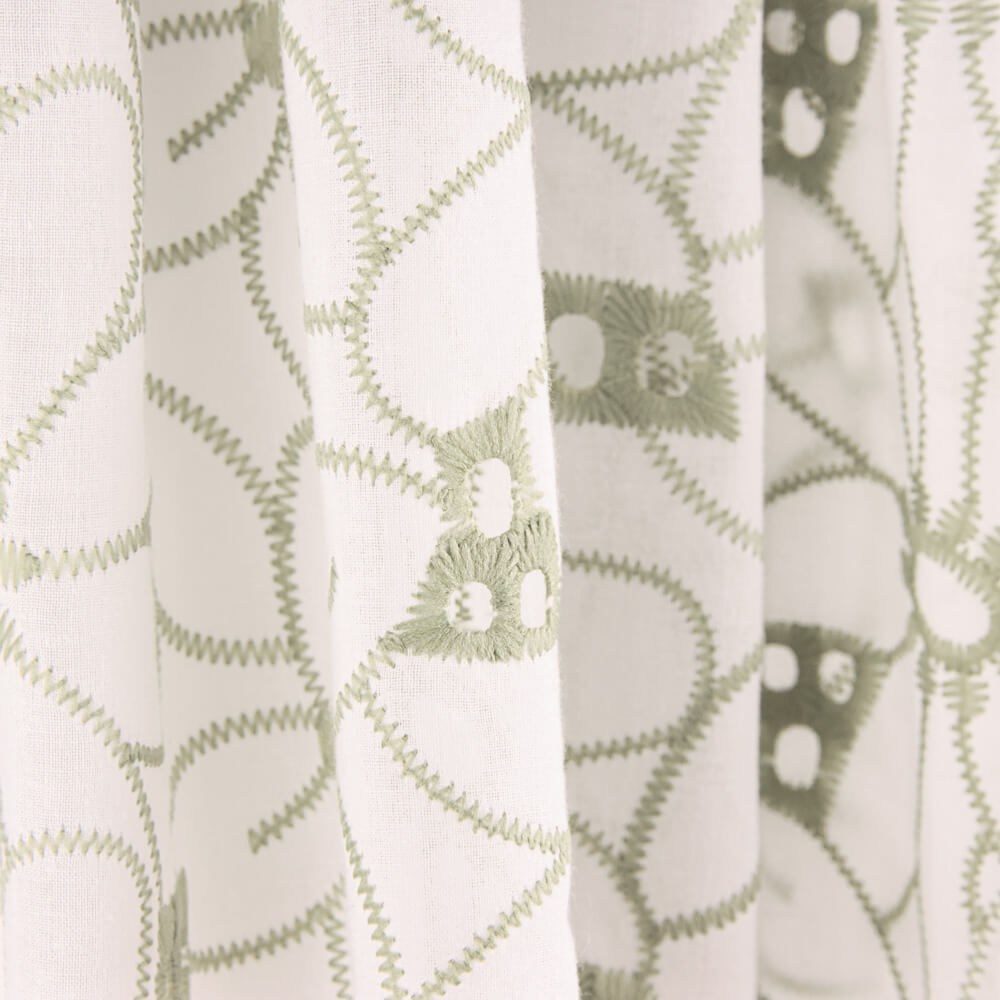 Bordado Suizo Margarita Margen Verde - Ribes y Casals