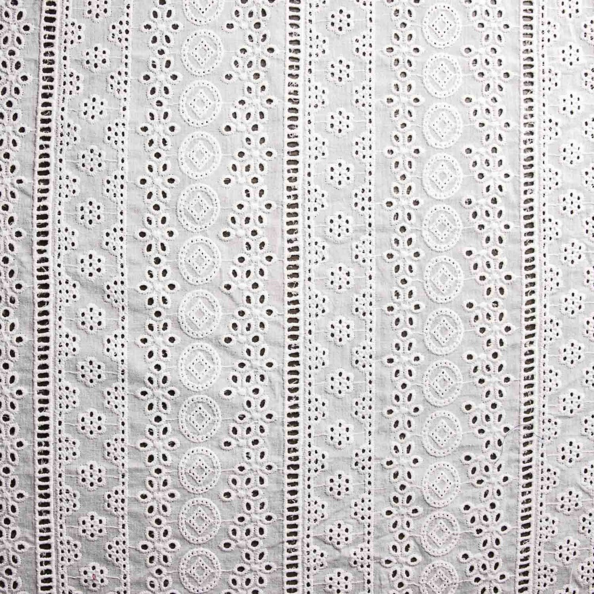 Bordado Suizo Tona - Ribes y Casals