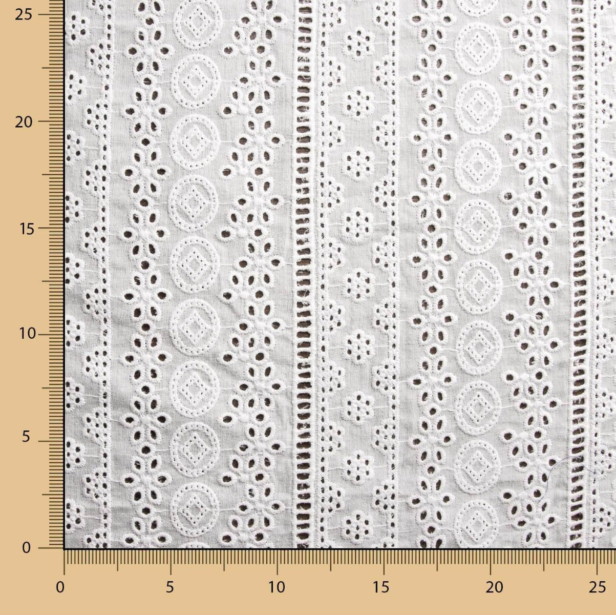 Bordado Suizo Tona - Ribes y Casals