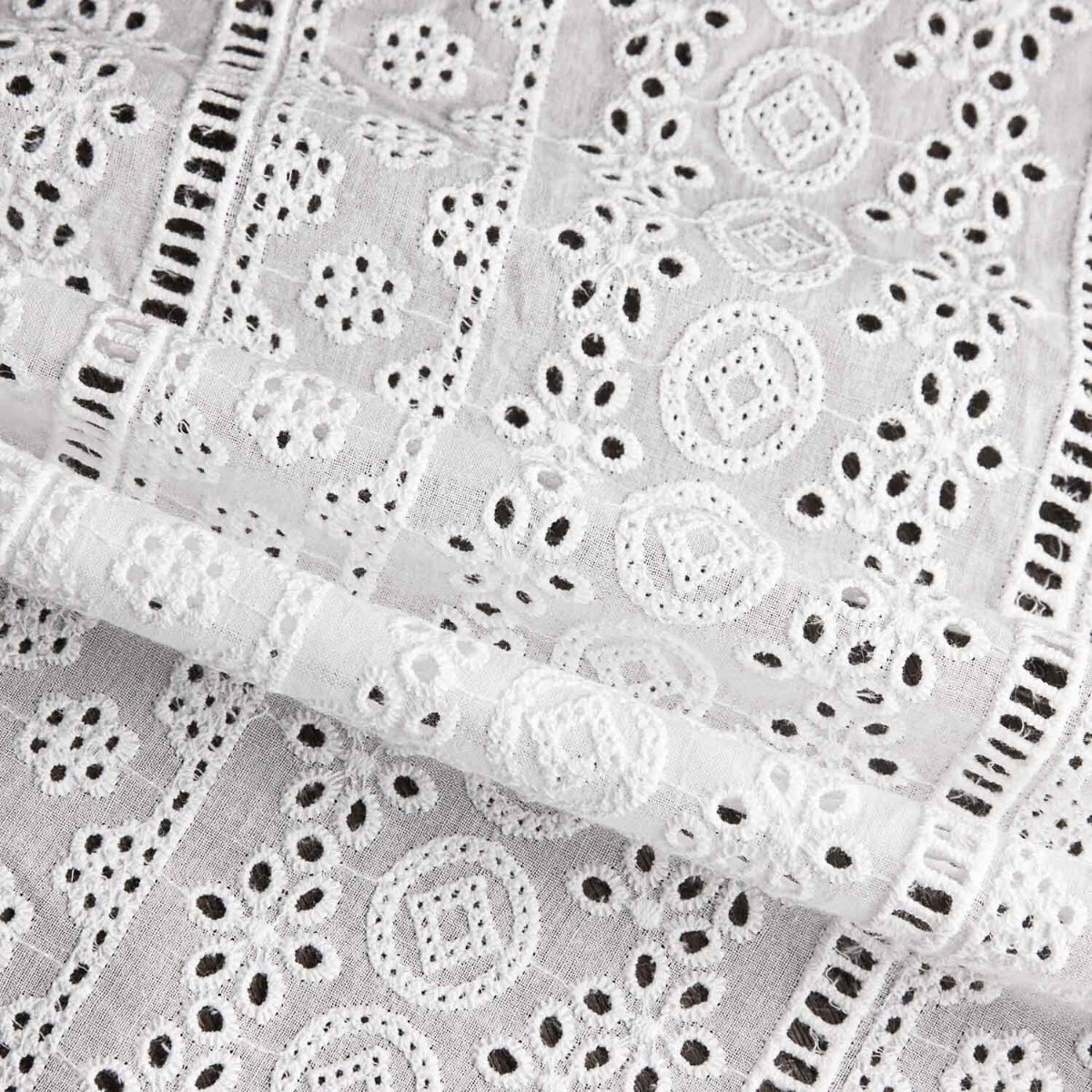 Bordado Suizo Tona - Ribes y Casals