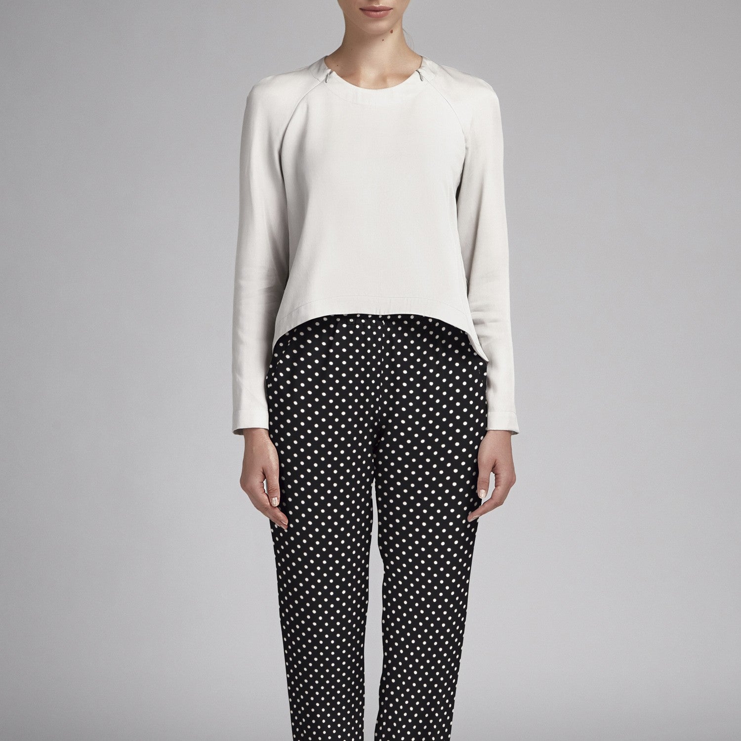 Crepe Lunar Fondo Negro - Ribes y Casals