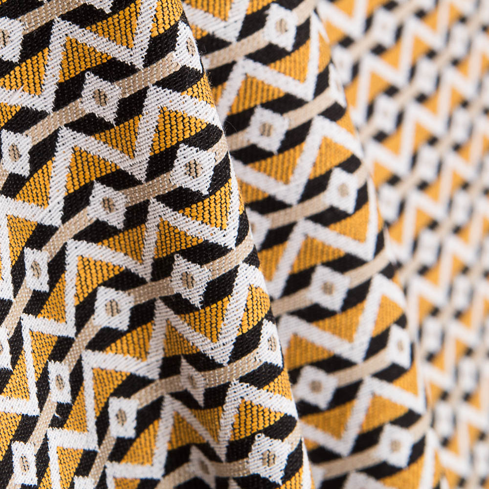 Tapicería Jacquard Étnico Ocre - Ribes y Casals