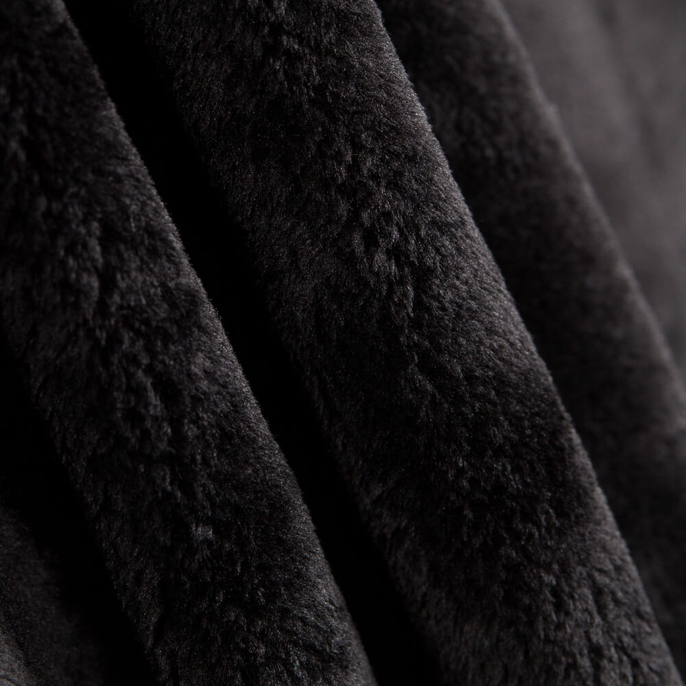 Pelo Corto Brillante Negro - Ribes y Casals