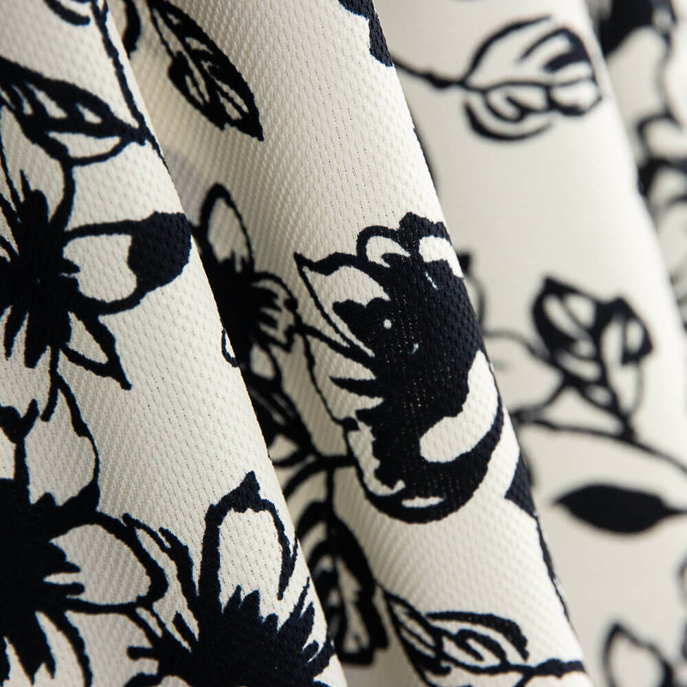 Piqué Poliéster Flores Negro - Ribes y Casals