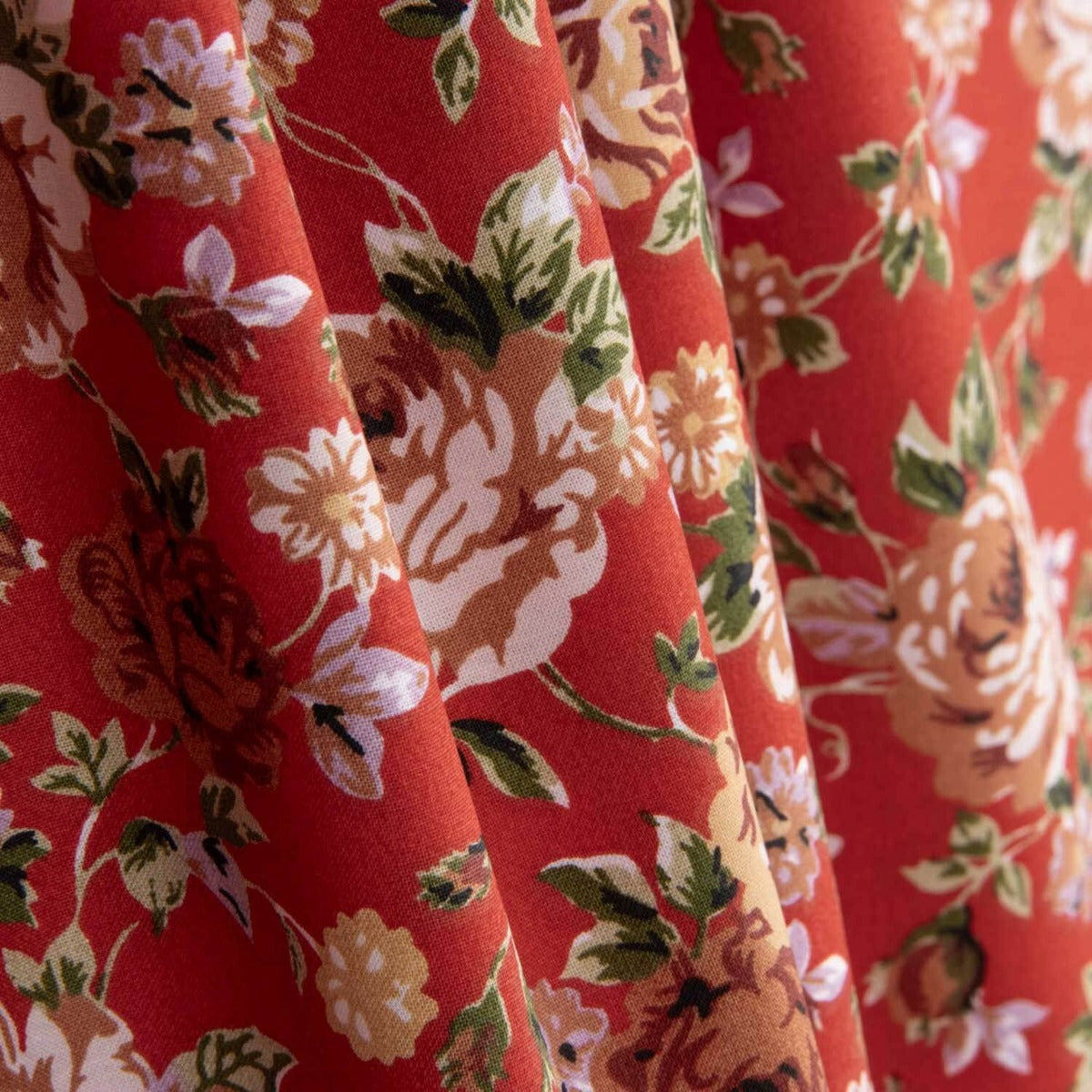 Popelín Rosas Rojo Pasión - Ribes y Casals