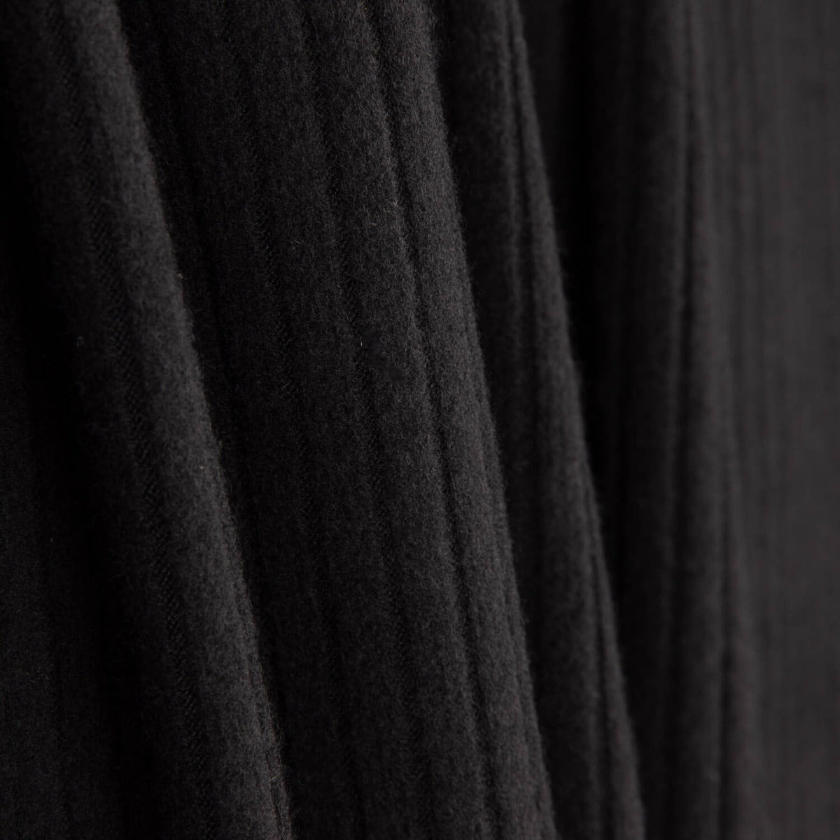 Punto Canalé Perchado Efecto Pana Negro - Ribes y Casals